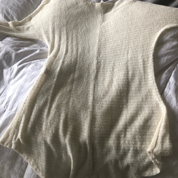 Off white light, soft sweater - Picture 3 of 4